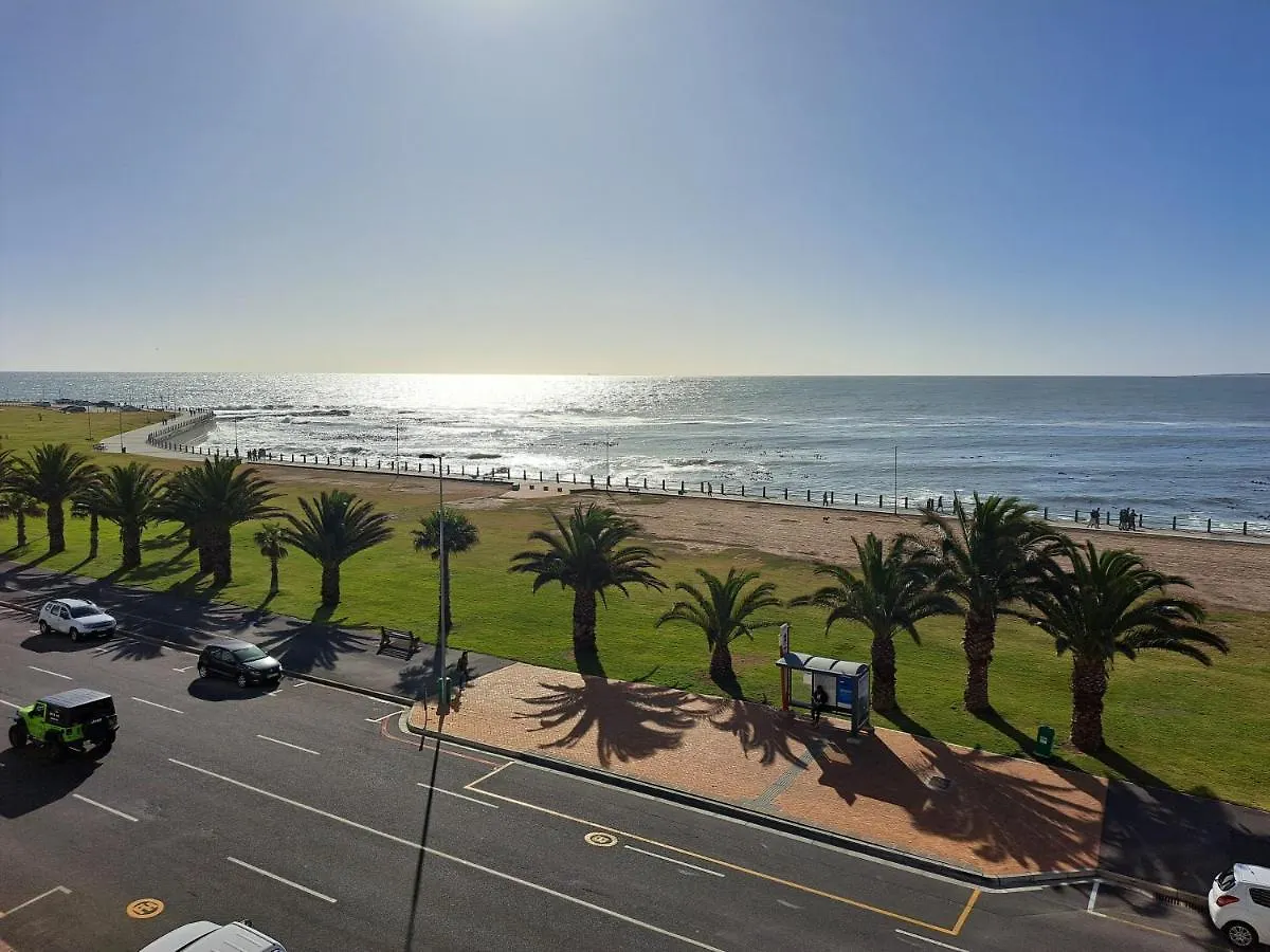 3 Bedroom Sea Facing Family Apartment Cape Town Moullie Point Afrique du Sud