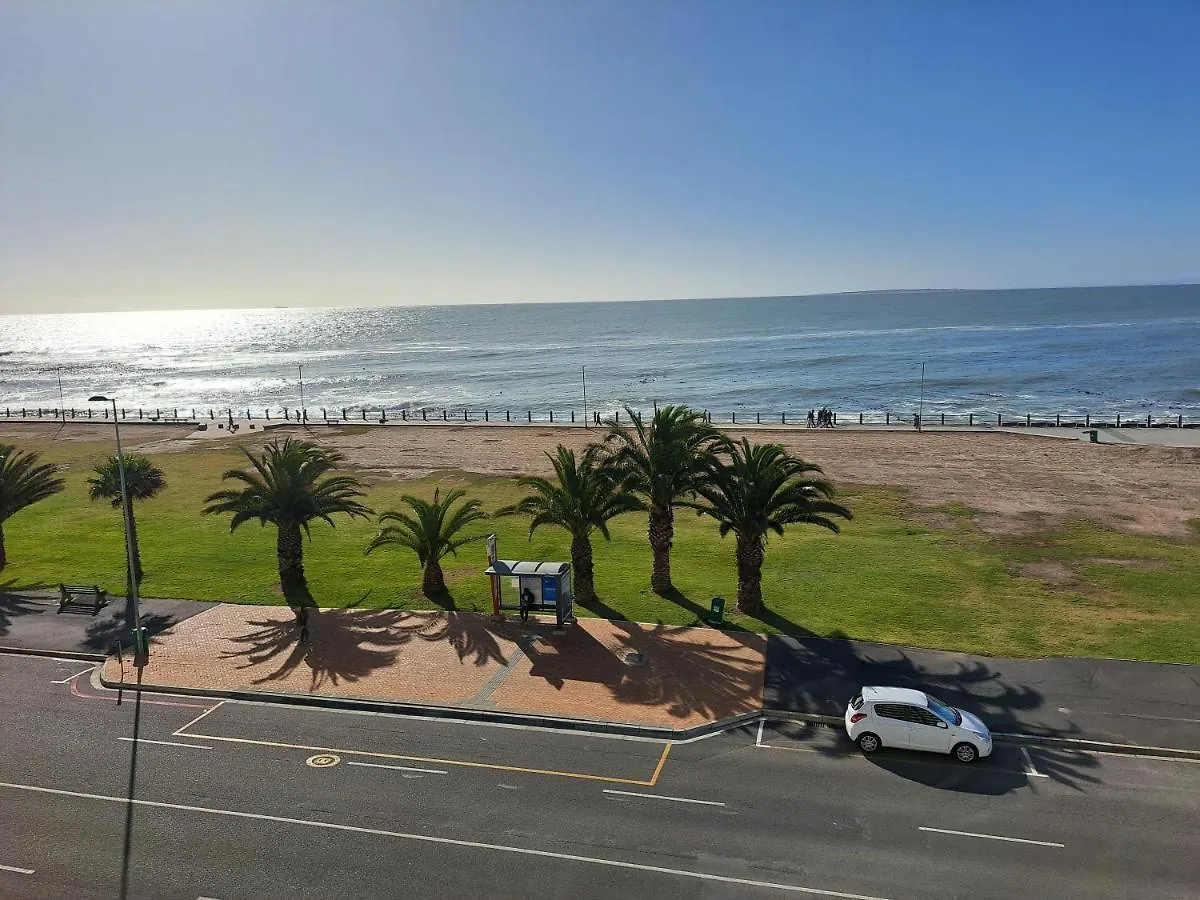 3 Bedroom Sea Facing Family Apartment Cape Town Moullie Point